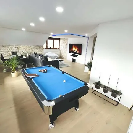 Modern Und Stilvoll In Der Apartment *
